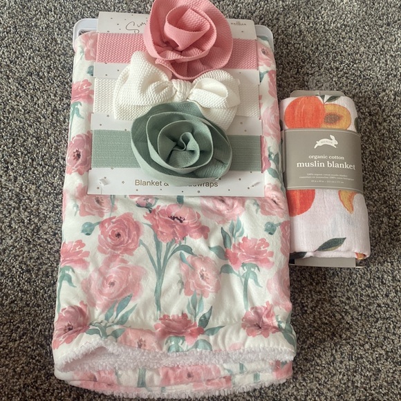 New blanket bundle - Picture 1 of 7